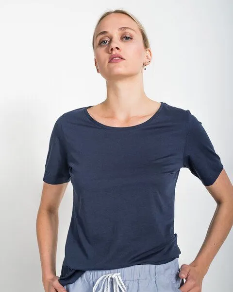 Alma & Lovis Alma & Lovis Basic T-Shirt aus 100% Bio-Baumwolle ‚Tee‘, Dunkelblau, – Produktbild 1 von 4