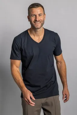 DIRTS dirts Premium Blank V-Neck SLIM – Produktbild 1 von 1