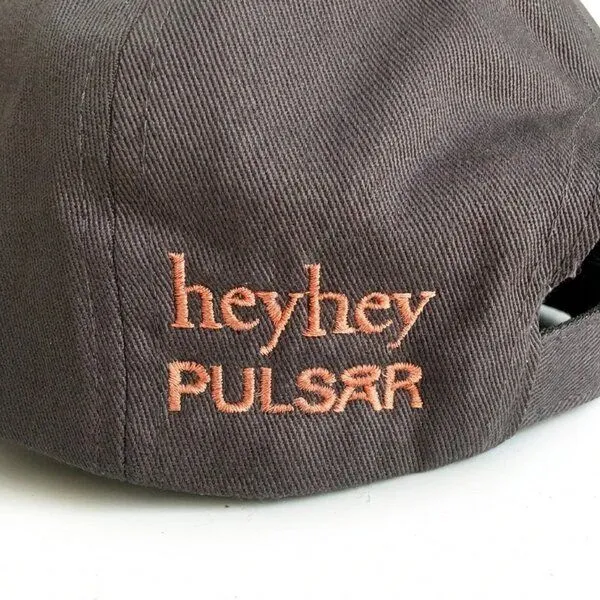 hey hey studios hey hey studios Unisex Cap „PSR B1919+21“ x Pulsår aus Bio-Baumwolle, Grau, – Produktbild 4 von 4