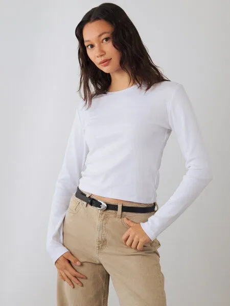 Honest Basics Honest Basics Damen Crop-Langarmshirt aus Bio- und recycelter Baumwolle, Weiß, – Produktbild 2 von 4