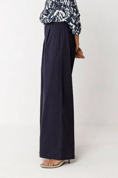 SKFK SKFK Lockere Bundfaltenhose "Ena" aus Biobaumwolle, Navy (blau), – Produktbild 3 von 4