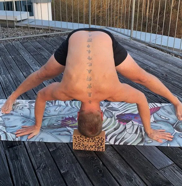 Yoga Hero Yoga Hero Yogablock aus Kork, Leopard (schwarz), – Produktbild 4 von 4