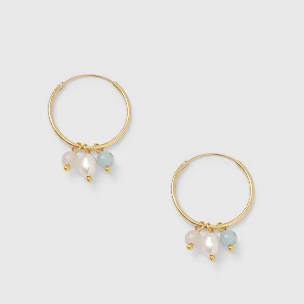 fejn jewelry fejn jewelry Creole 'triple gemstone hoop' mit Perlen und Halbedelsteinen, Gold / aquamarine - rosenquarz, – Produktbild 1 von 3