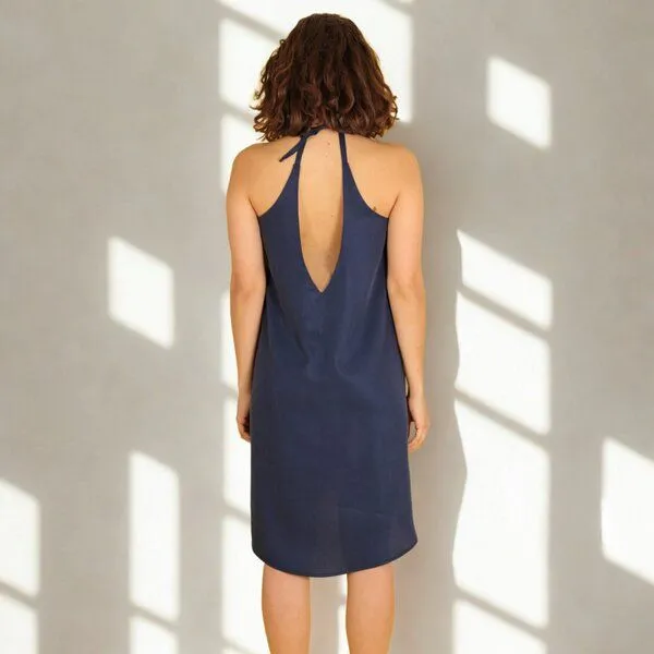 ManduTrap ManduTrap Tamira – Kurzes Trägerkleid aus Tencel in Blau | tiefer Rückenausschnitt | handgefertigt | faire Produktion – Produktbild 1 von 2