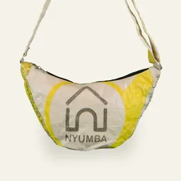 Nyuzi Blackwhite Nyuzi Blackwhite Upcycling MoonBag | Umhängetasche aus recycelten Zementsäcken – Produktbild 1 von 1