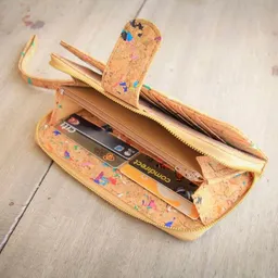 BY COPALA BY COPALA Portemonnaie aus Kork mit Farbakzenten und Zipper – Produktbild 1 von 1