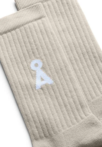 ARMEDANGELS ARMEDANGELS SAAMUS BOLD Unisex Socken aus Bio-Baumwoll-Mix, Sandstone, – Produktbild 1 von 3