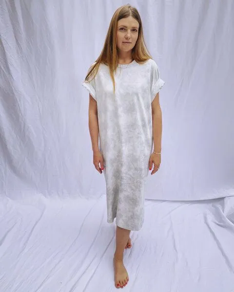 noemvri fashion label noemvri fashion label Batikkleid, Grau, – Produktbild 1 von 3