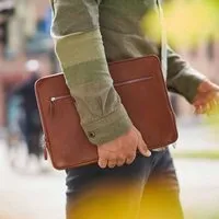 GOOD WILHELM GOOD WILHELM Macbook Pro / Air Hülle Leder mit Zusatzfach FRIEDRICH – Produktbild 1 von 1