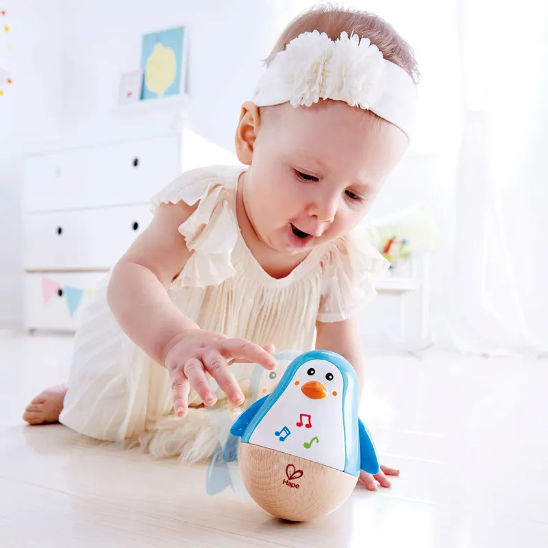 Hape Hape Stehauf-Pinguin, Mehrfarbig, – Produktbild 2 von 3