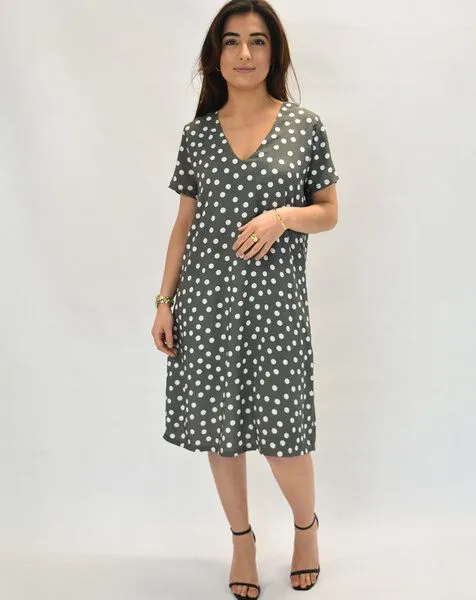 Aatise Aatise Shift-Kleid kurzarm Zelda aus 100% EcoVero roter Blumendruck, Grau, – Produktbild 3 von 4