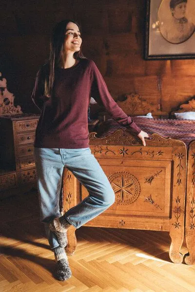 Kopyto Kopyto JENOT - Klassischer Damenpullover aus 100% Merinowolle, Bordeaux, – Produktbild 4 von 4