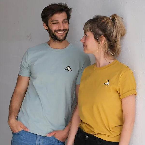 LIGARTI Besticktes T-Shirt – Eloise die Katze – LIGARTI Tiermanufaktur, Petrol, – Produktbild 3 von 4