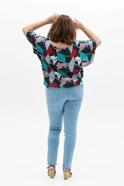 KOKOworld Bluse Wind aus fließender Viskose – weiter eleganter Schnitt mit Kimonoärmeln – exklusiver KOKOworld Print – Fair produziert in Polen, Origami green (mehrfarbig), – Produktbild 3 von 4