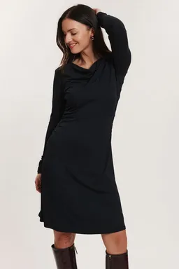 Tranquillo Tranquillo Jerseykleid Damen Junee EcoVero™ Viskose drapiertem Ausschnitt feminine Passform (Einzelteil) Langarmkleid mit feiner Raffung an Taille und Ärmeln, moderner Look – Produktbild 1 von 1