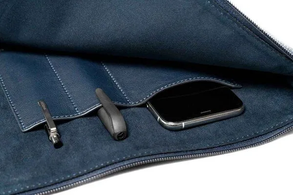 GREVIRO GREVIRO Laptop & Device Tasche aus Kaktusleder (vegan) - für MacBook, iPad, Surface, Galaxy & HP EliteBook bis 14", Blau genarbt, – Produktbild 3 von 4