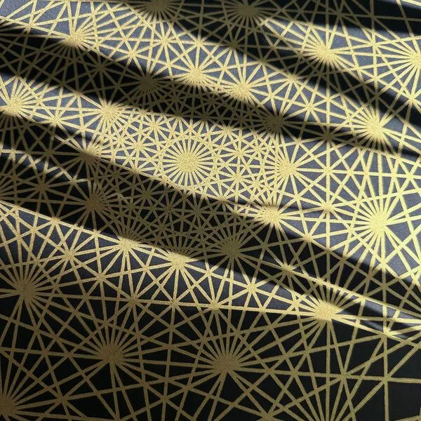 Veskor Cassiopeia Veskor Cassiopeia DEMIHEPTERAKT Heilige Geometrie Linoldruck | 50 × 50 cm | Gold auf Schwarz – Produktbild 2 von 4