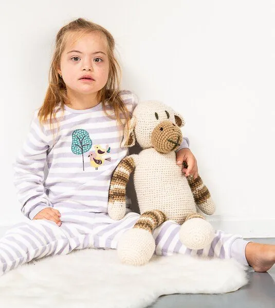 Sense Organics & friends in cooperation with GARY MASH Sense Organics & friends in cooperation with GARY MASH Kinder Frottee Schlafanzug, Vögel, Lila, – Produktbild 2 von 4