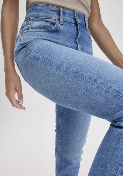 hessnatur hessnatur Jeans LINN Slim High Rise aus softem Bio-Denim, Hell-blau, – Produktbild 2 von 4
