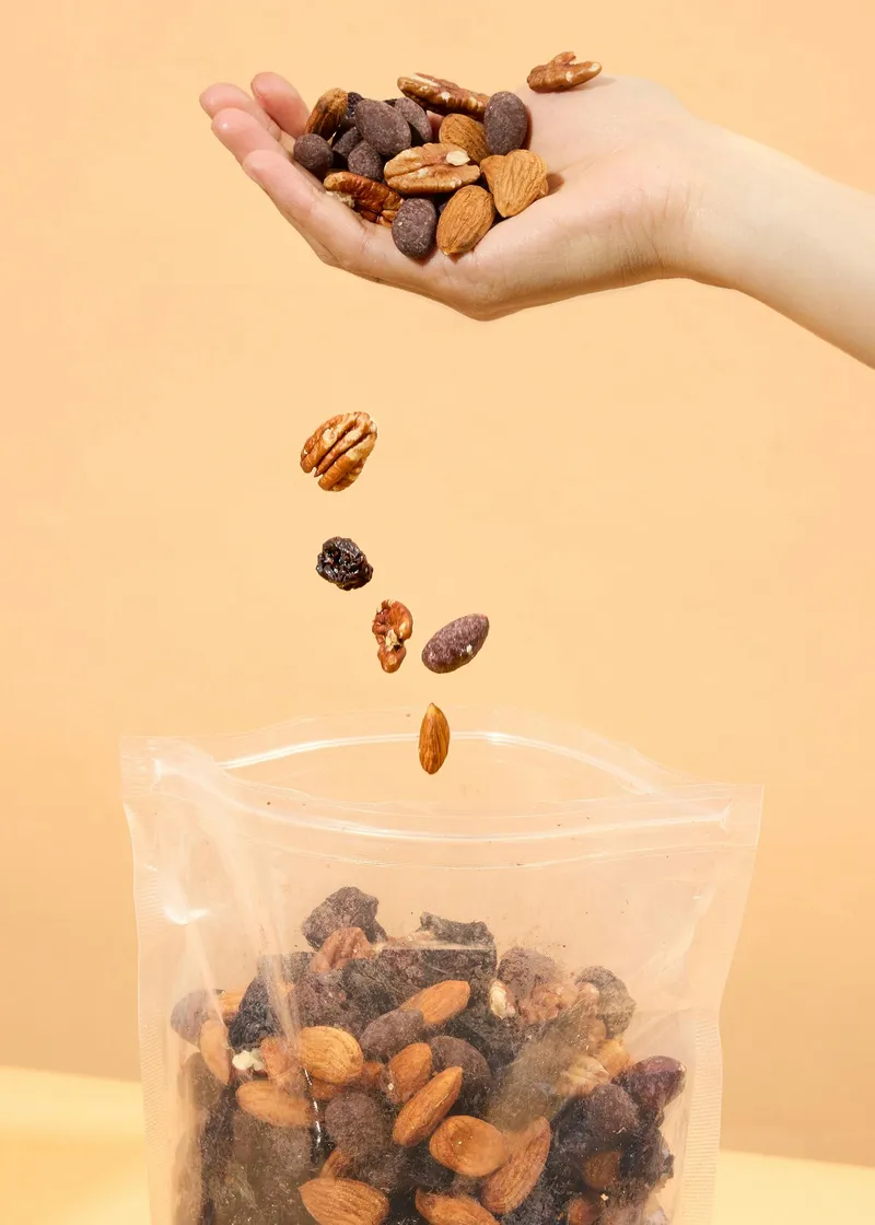 KoRo Schoko-Nussmix mit Süßkirsche 1 kg – Produktbild 4 von 5