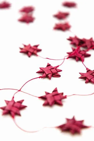 El Puente El Puente Weihnachtssternkette | Fair Trade & Handmade aus Bangladesch, Rot, – Produktbild 3 von 3