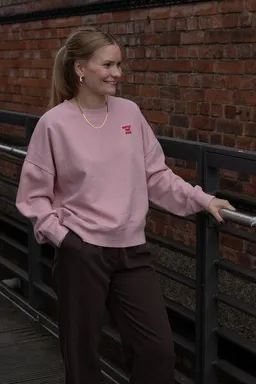 LITSCHI DESIGNS LITSCHI DESIGNS RELAXED SWEATER VINTAGE PINK mit PUFFPRINT – Produktbild 1 von 1