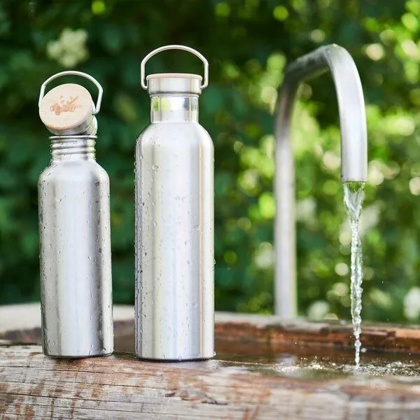 pandoo pandoo Wiederverwendbare Edelstahl Trinkflasche | mit oder ohne Isolierung – Produktbild 7 von 8
