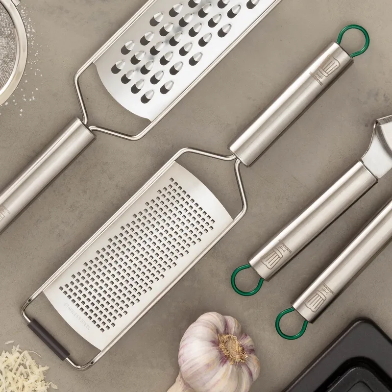 Chefkoch trifft Fackelmann Chefkoch trifft Fackelmann Reibe fein München, 31cm – Produktbild 2 von 3