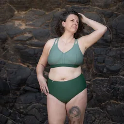 Inaska Inaska Damen vegan Bikinioberteil Sport Wild Nature Khaki/ Dunkelgrün – Produktbild 1 von 1
