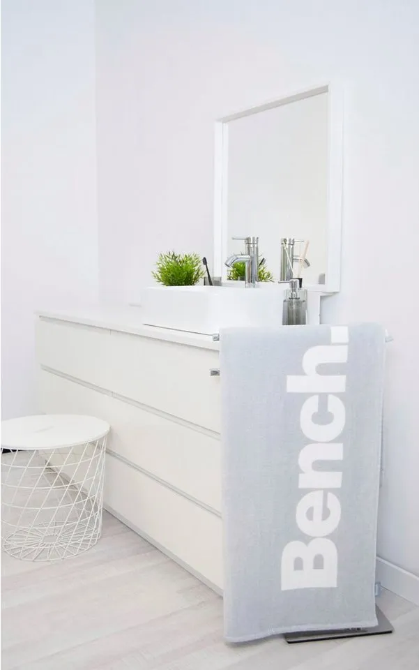 Bench. Bench. Strandtuch Bench, Velours (1-St), mit dekorativem "Bench" Schriftzug, Grau, – Produktbild 3 von 8