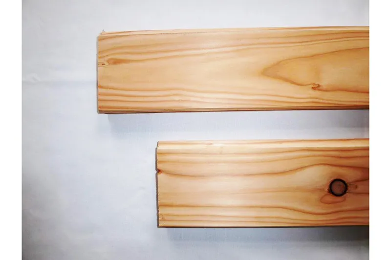 woodstore24 woodstore24 Lärche / Douglasie Pferdestallbohlen, 32 x 135 mm, allseitig gehobelt, 10 mm Nut gefast und gekappt, mit Nut und Feder – Produktbild 1 von 1