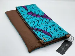 ONE OF EACH ONE OF EACH Clutch "Nigeria" Handtasche aus Leder und Baumwollstoff mit afrikanischem Print – Produktbild 1 von 1