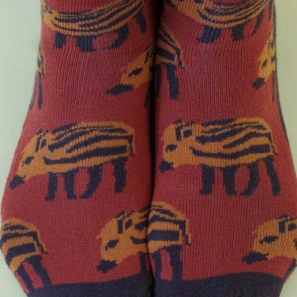 Fräulein Prusselise Fräulein Prusselise Dicke Wildschwein Frottee Socken rostrot, bunt gemustert – Produktbild 2 von 3
