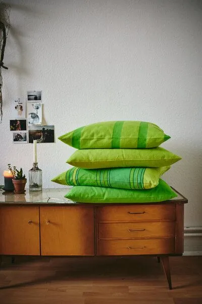 HängemattenGlück HängemattenGlück Sofakissen / Kopfkissen aus reiner Bio Baumwolle (Bezug und Füllung) 60x60cm Grüntöne, Gelbgrün (grün), – Produktbild 3 von 4