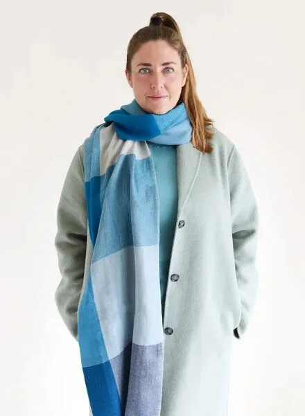 Djian Djian Schal aus Merino-Wolle – KARO – mulesingfrei, Blautöne, – Produktbild 3 von 4