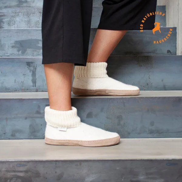 Gottstein Gottstein Hüttenschuh Dakota - Hoher Filzhausschuh für Damen & Herren aus 100% Schurwolle mit extra bequemer Ledersohle & elastischem Strickbund, Winterweiß, – Produktbild 2 von 4