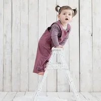 OrganicEra Baby-Latzhose Unisex 'OrganicEra' aus Bio-Baumwolle, Bordeaux melange (rot), – Produktbild 1 von 1