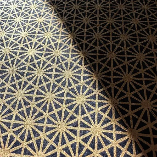 Veskor Cassiopeia Veskor Cassiopeia STERN TETRAEDER 512 Heilige Geometrie Linoldruck | 40 x 40 cm | Gold auf Schwarz – Produktbild 2 von 4