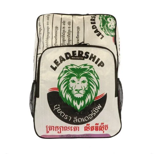 MoreThanHip MoreThanHip Laptop-Rucksack 15,6 Zoll aus recycelten Zement- oder Fischfuttersäcken - Trong, Weiß/grün - löwe, – Produktbild 1 von 4