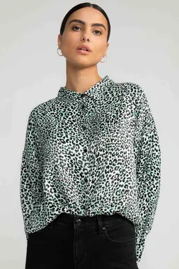 Lovjoi LOVJOI Damen vegan Bluse Alaiya Sprinkled Leo Schwarz & Weiß – Produktbild 1 von 1