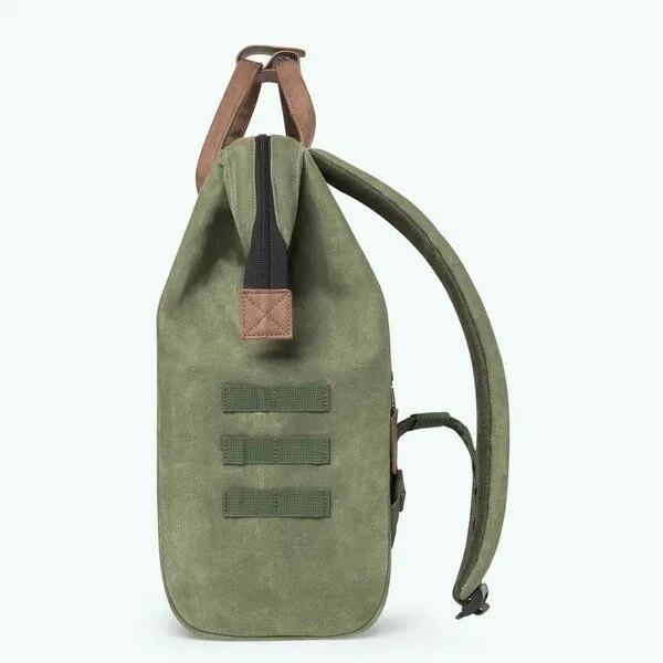 Cabaïa Cabaïa Rucksack Adventurer Medium aus veganem Leder - 25 Liter, Nicosia (grün), – Produktbild 4 von 4