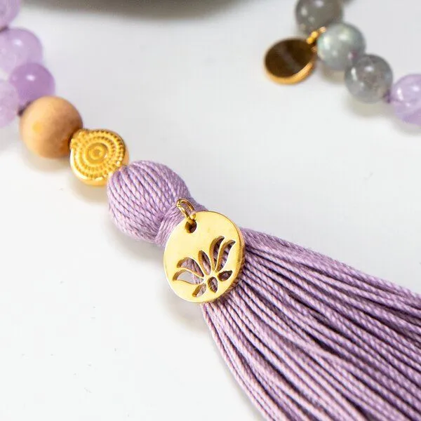 Divasya Divasya Mala-Kette "Peaceful Mind" mit Amethyst & Mondstein – Produktbild 4 von 4