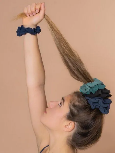 nice to meet me nice to meet me Scrunchie Biobaumwolle, Deep black, – Produktbild 2 von 2