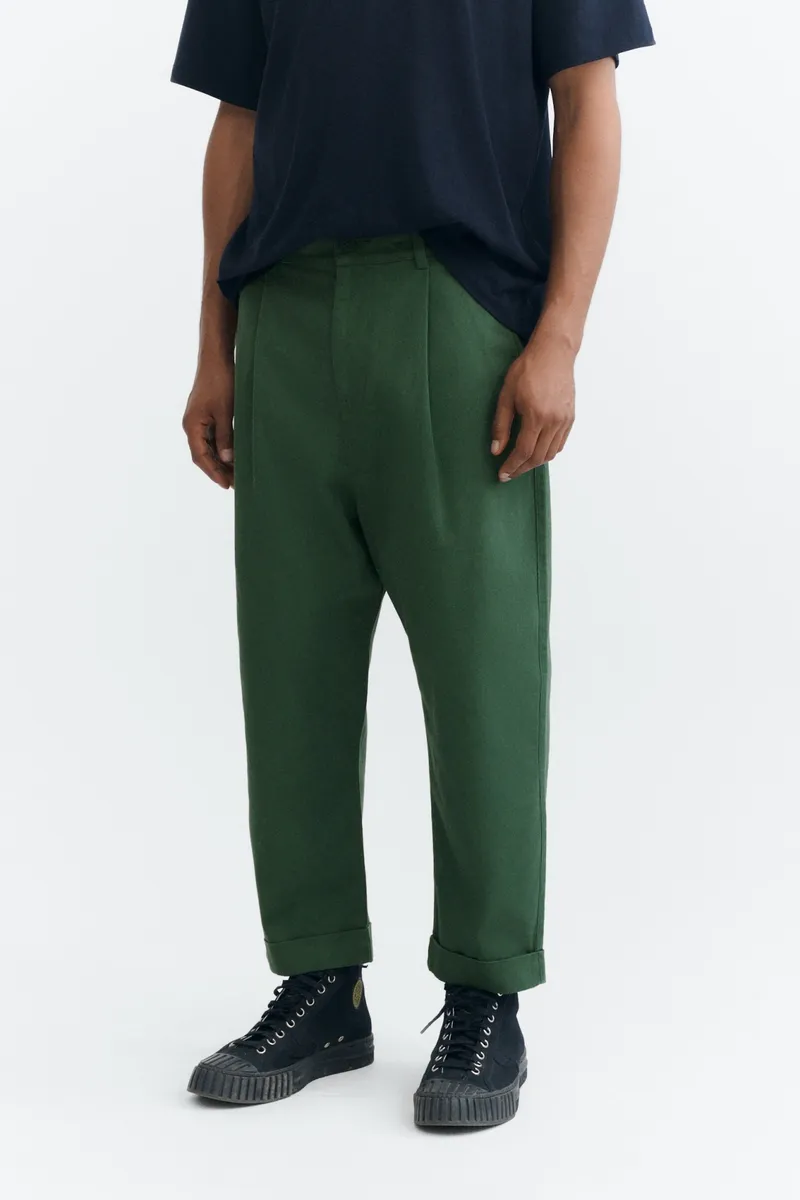 thinking mu Thinking MU Herren vegan Hose Friend In Karottengrün, Grün, – Produktbild 2 von 2