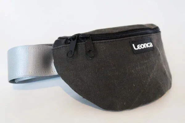 Leonca Leonca Upcycling Hip Bag aus Zeltleinen in 3 Größen, Oliv, – Produktbild 3 von 4