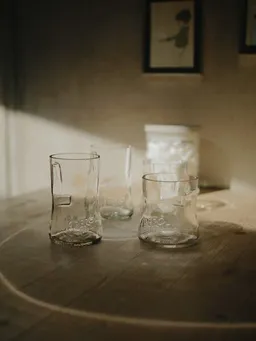 MaBe MaBe Aperol Glas - Upcycling aus der leergetrunkenen 0,7l Flasche - witzig & cool mit Storytelling - 1 Stk im schönen Geschenkkarton – Produktbild 1 von 1