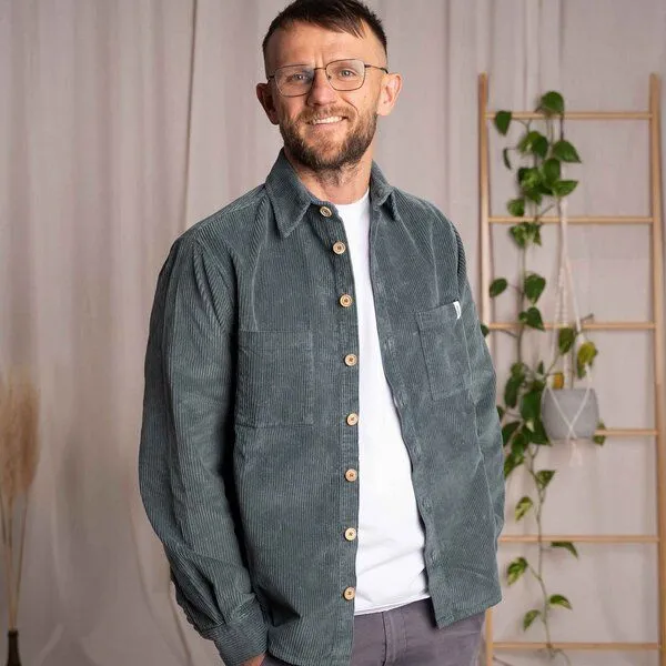 Vresh Clothing Vresh Clothing Vinley - Cord Hemd aus Biobaumwolle, Balsamgrün, – Produktbild 1 von 4