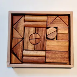 BAGHI BAGHI Holz-Bauklötzchen aus upcycling Akazienholz – Produktbild 1 von 1
