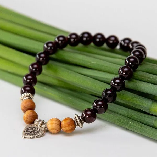 Divasya Divasya Armband "OM Love" aus echten Natursteinen & Sandelholz mit 925 Silber, Rot, – Produktbild 2 von 3