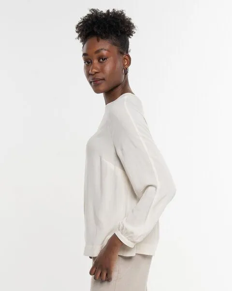 Alma & Lovis Alma & Lovis Legeres Blusenshirt aus fließendem EcoVero | Raglanbluse, Floral white (weiss), – Produktbild 3 von 4